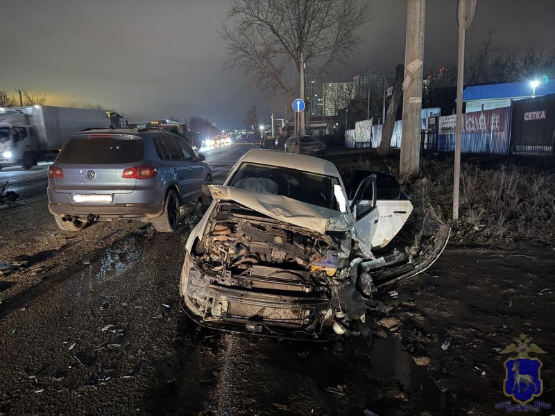 Столкнулись четыре авто: в Самаре 25 ноября в массовой аварии пострадали два человека 