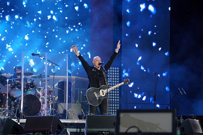 Денис Майданов в День Победы исполнил в Самаре свои хиты и песни о войне