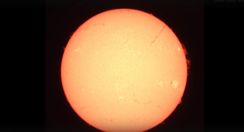 "Роскосмос" опубликовал кадры Солнца, покрытого "трещинами"