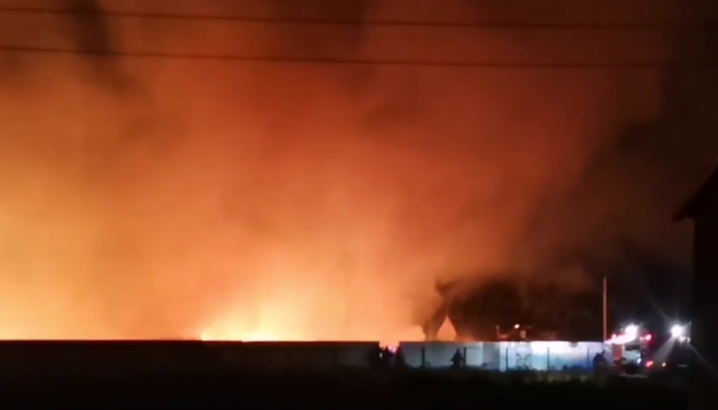 В Волжском районе ночью загорелись частные дома на 1000 "квадратов"