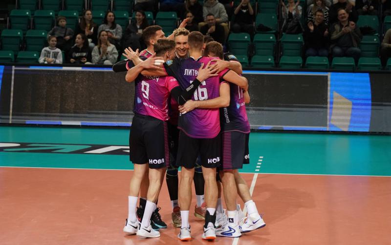 Волейбольная "Нова" не справилась с соседом по таблице