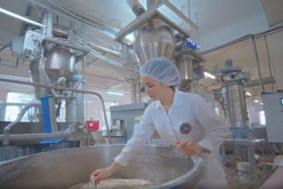 Сотрудники самарского хлебозавода показали, как пекут хлеб