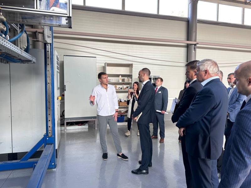 Развитие производств и вопросы бизнеса: Антон Емельяненко с рабочим визитом посетил Новокуйбышевск