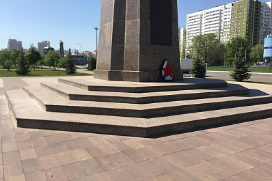 В Оренбурге отремонтировали памятник Герою РФ Александру Прохоренко