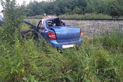 Скончался на месте: в Самарской области "Гранта" столкнулась с поездом