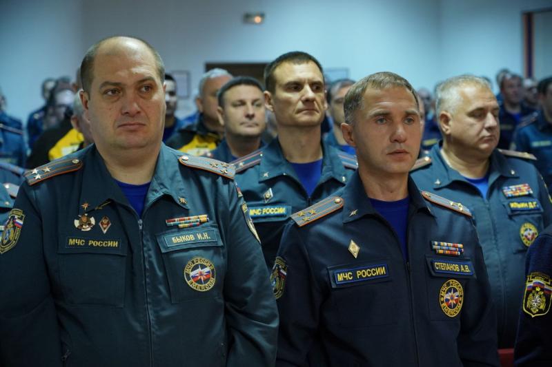 Вячеслав Федорищев поздравил личный состав ГУ МЧС России по Самарской области с 93-й годовщиной со дня образования Гражданской обороны РФ