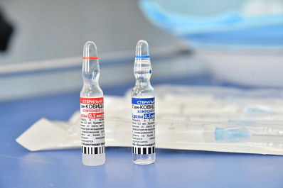 Врачи: "Вакцинация от коронавируса "подстегнет" иммунитет, усилит выработку антител в организме"