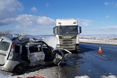 В Красноярском районе из-за столкновения с грузовиком погиб человек 