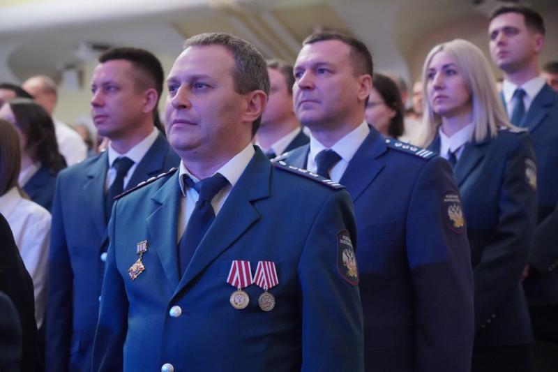 Вячеслав Федорищев вручил региональные награды сотрудникам УФНС по Самарской области