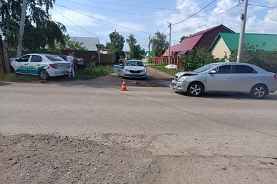 В Самарской области в ДТП с двумя иномарками пострадала 77-летняя пенсионерка