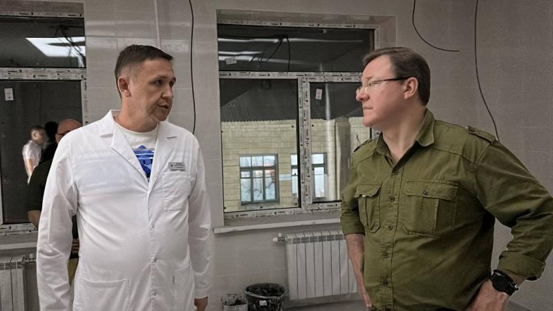 Дмитрий Азаров проконтролировал ход ремонта Центральной горбольницы в Снежном ДНР
