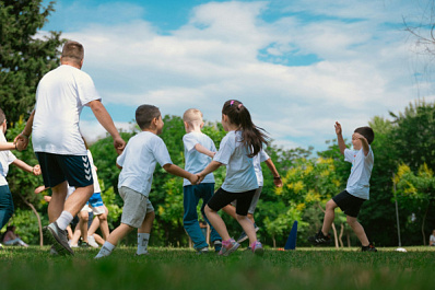 В Самаре семьи с маленькими детьми обучают активным играм