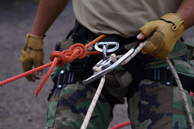 Взял квартиру штурмом: мужчина задолжал арендодателю 25 тысяч рублей