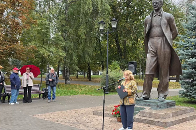 В Самаре в день рождения Дмитрия Шостаковича возложили цветы к его памятнику