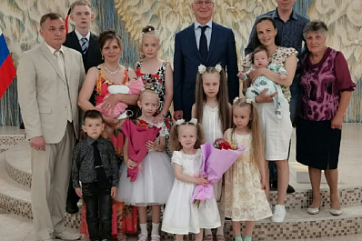 Две семьи из Тольятти внесены в Книгу почетных семей Самарской области