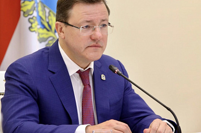 Дмитрий Азаров поздравил работников налоговых органов с профессиональным праздником