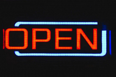 Убрать упоминание алкоголя с вывесок магазинов и баров предложили в России