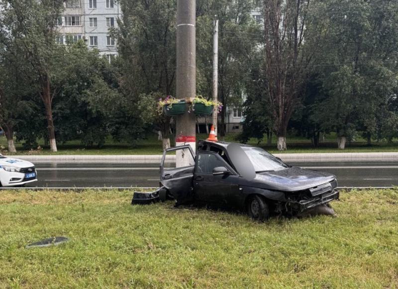 В Новокуйбышевске 20 июня водитель на "десятке" влетел в фонарный столб