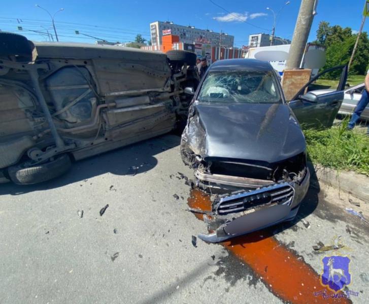 В Самарской области 23 мая в аварии пострадали водители Opel и Audi
