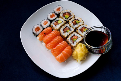 В Сибири в кафе японской кухни отравились 70 человек