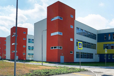 Дмитрий Азаров оценил новую школу № 68