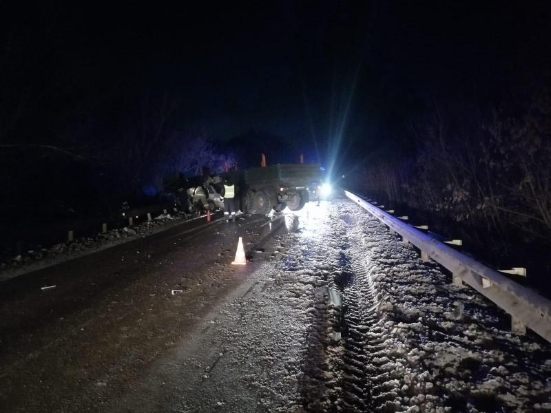 В Самарской области неопытная водитель ВАЗа погибла в ДТП с грузовиком