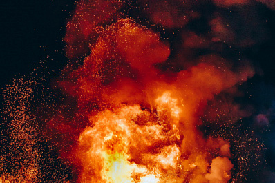 Пенсионерка получила ожоги и отравилась угарным газом при пожаре на Урале