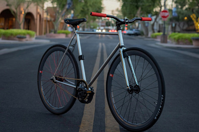 Каждый пятый автомобилист опасается мотоциклов и велосипедов