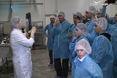 Самарские студенты и школьники побывали на экскурсии на заводе по производству соков