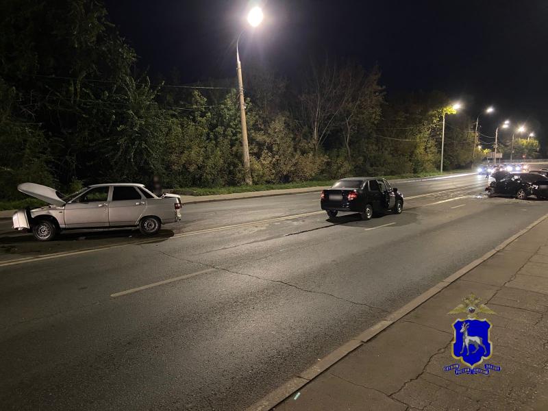 В Самаре молодой водитель устроил массовое ДТП на улице Авроры