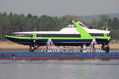 Через Самару по Волге проплыла зелёная "Комета"