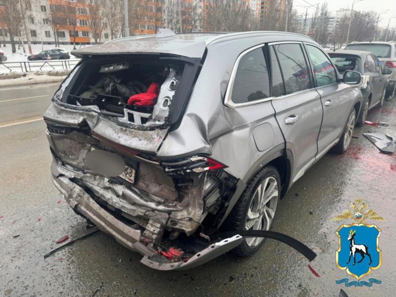 В Тольятти пенсионер на "семерке" протаранил Geely