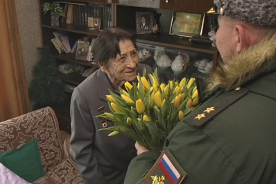 В Самаре для 96-летней участницы Великой Отечественной провели мини-парад