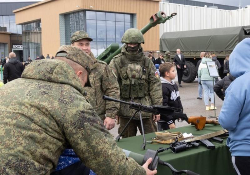В Самаре завершился фестиваль творчества участников СВО "Ленточка доблести"