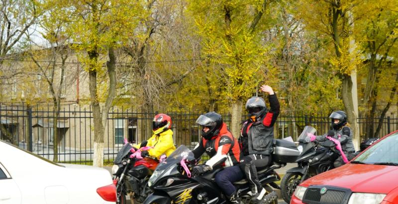 В Самаре прошел автомотопробег в честь Всемирного дня борьбы против рака молочной железы