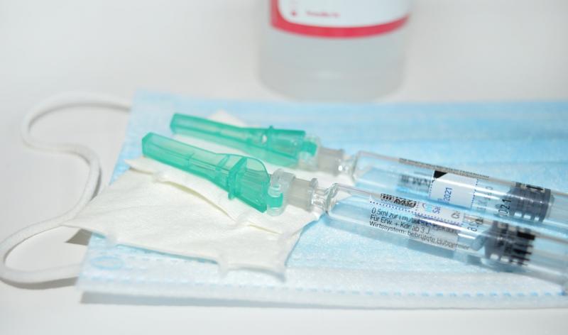 В России стартует вакцинация подростков от коронавируса
