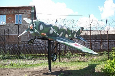 Сибирские заключённые сделали макет советского штурмовика Як-9