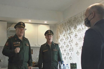 Самарские военные поздравили ветерана войны в Афганистане с Днём Героев Отечества