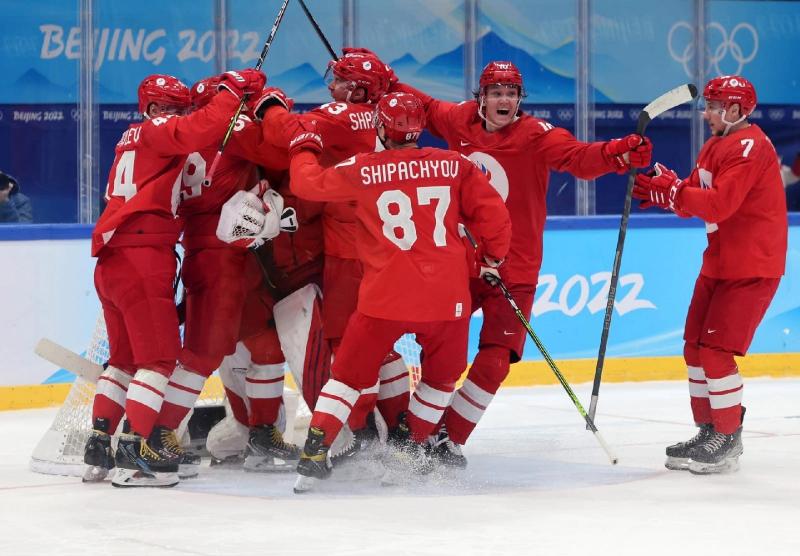 Медаль в ски-кроссе, хоккейная победа над Швецией, шансы спортивных пар: 14-й день Олимпиады в Пекине