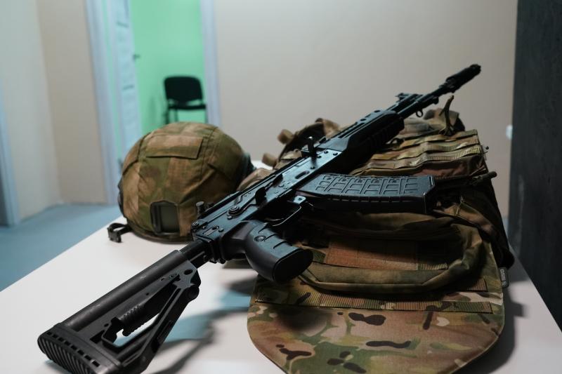 Многозадачность Максима: ветеран СВО готовит молодежь к армейской жизни