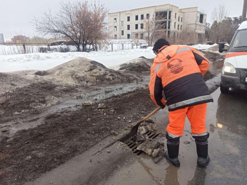 В Тольятти дорожные службы усиленно борются с гололедом