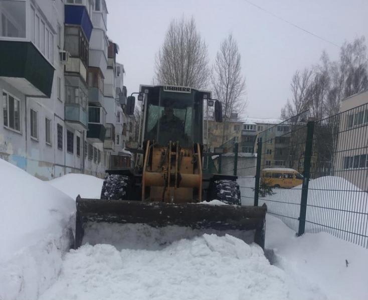В Самаре чиновники проверили уборку снега в Промышленном районе   