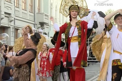 Грандиозный танцевальный карнавал прошёл по Самаре