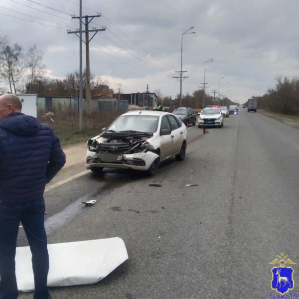 В Самаре 17-летний самокатчик угодил под колеса иномарки