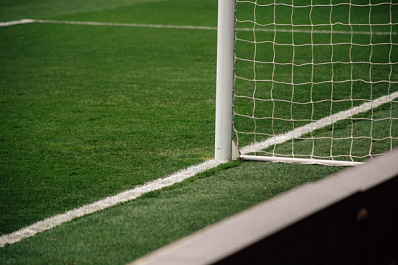 Прямая трансляция: начался футбольный поединок между "Академией Крылья Советов-2004" и "Нефтяником"