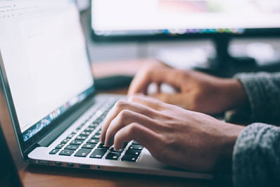 Психолог Строганова рассказала, как оградить ребенка от подозрительных интернет-рассылок