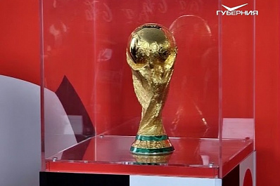 Кубок мира ФИФА прибыл в Москву на официальную жеребьевку