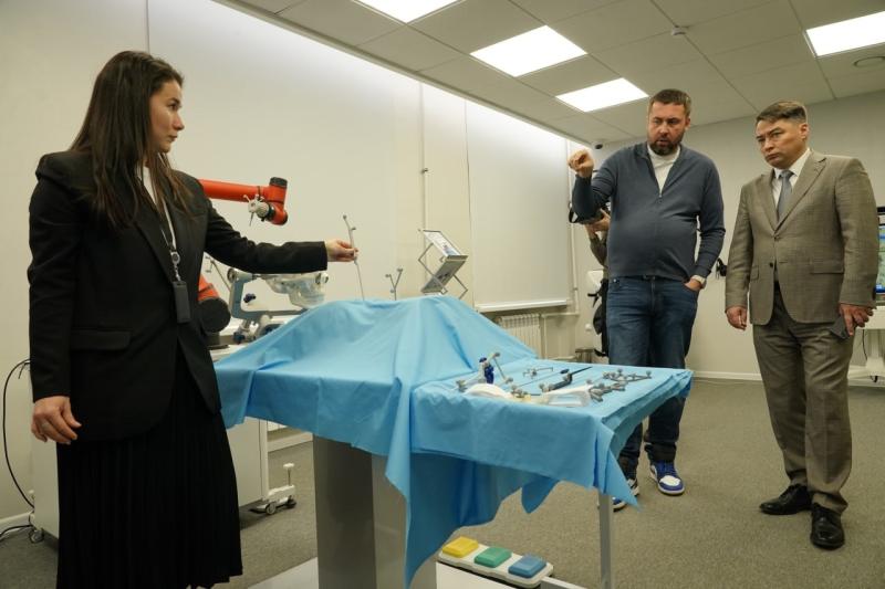 Чем лечить? В Самаре студентам рассказали о медицинской промышленности