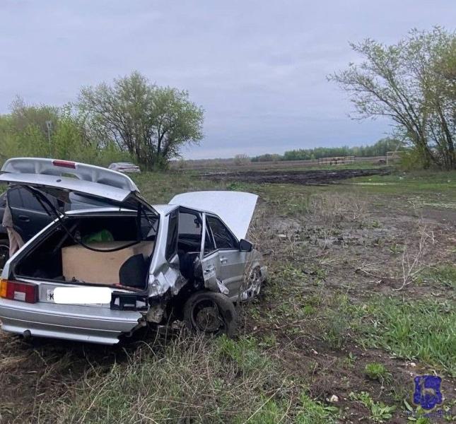 В Самаре 74-летний водитель "Калины" врезался в бетонный блок, пытаясь избежать ДТП