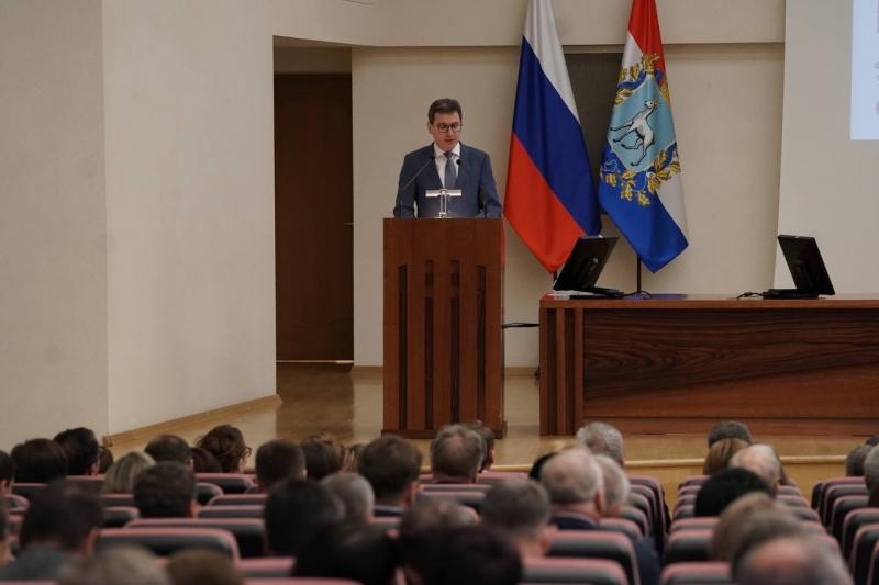 "Время непростое, и придется потрудиться, закатав рукава": Дмитрий Азаров принял участие в коллегии Минздрава региона